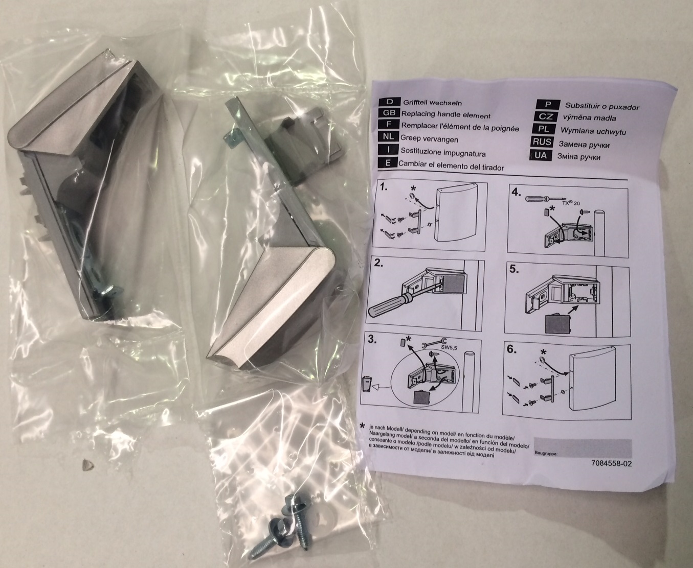 YL9590180 Liebherr Hinge Handle R9