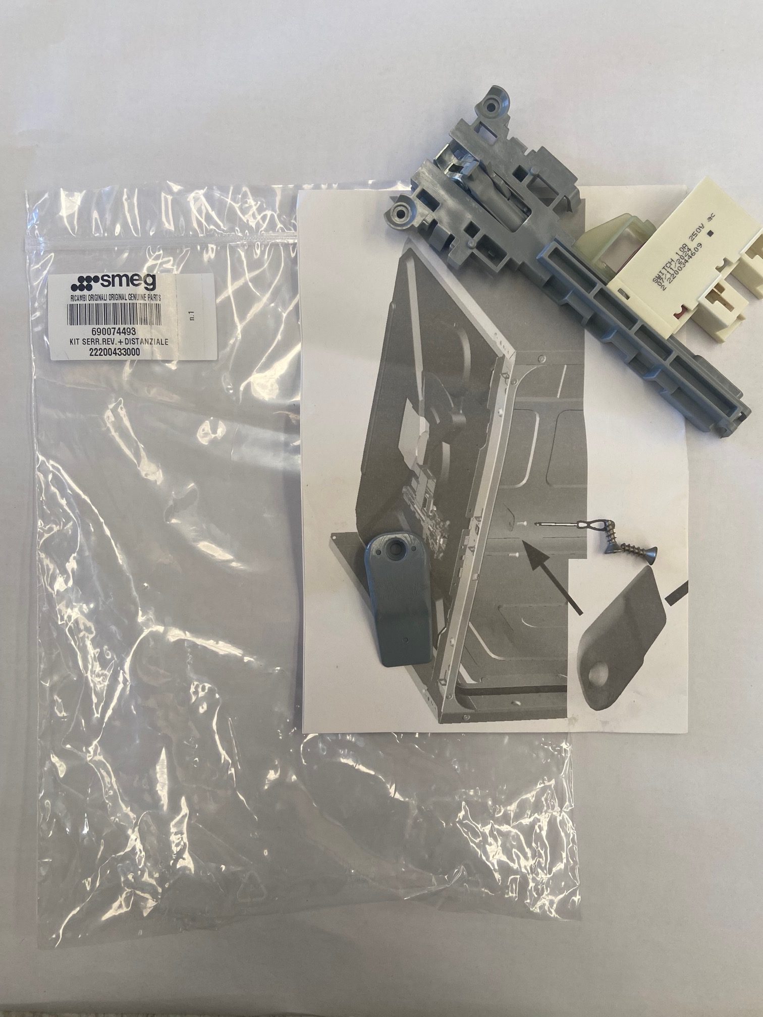690074493 Genuine Smeg Dishwasher Door Lock Kit